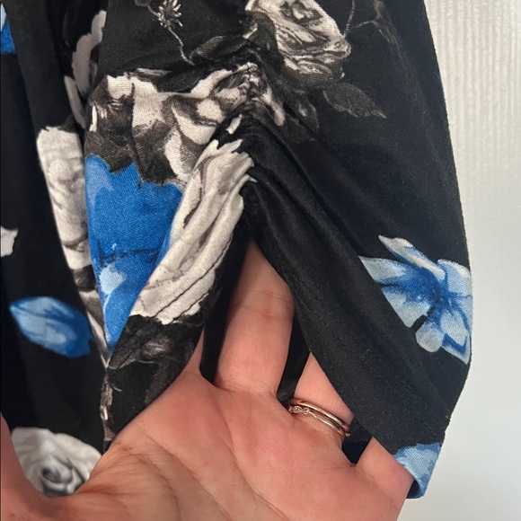 Elegant Floral Women's Blouse in Black and Blue - Picture 3 of 3